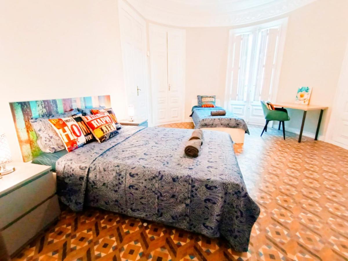 By Plaza Catalunya Rooms 바르셀로나 외부 사진
